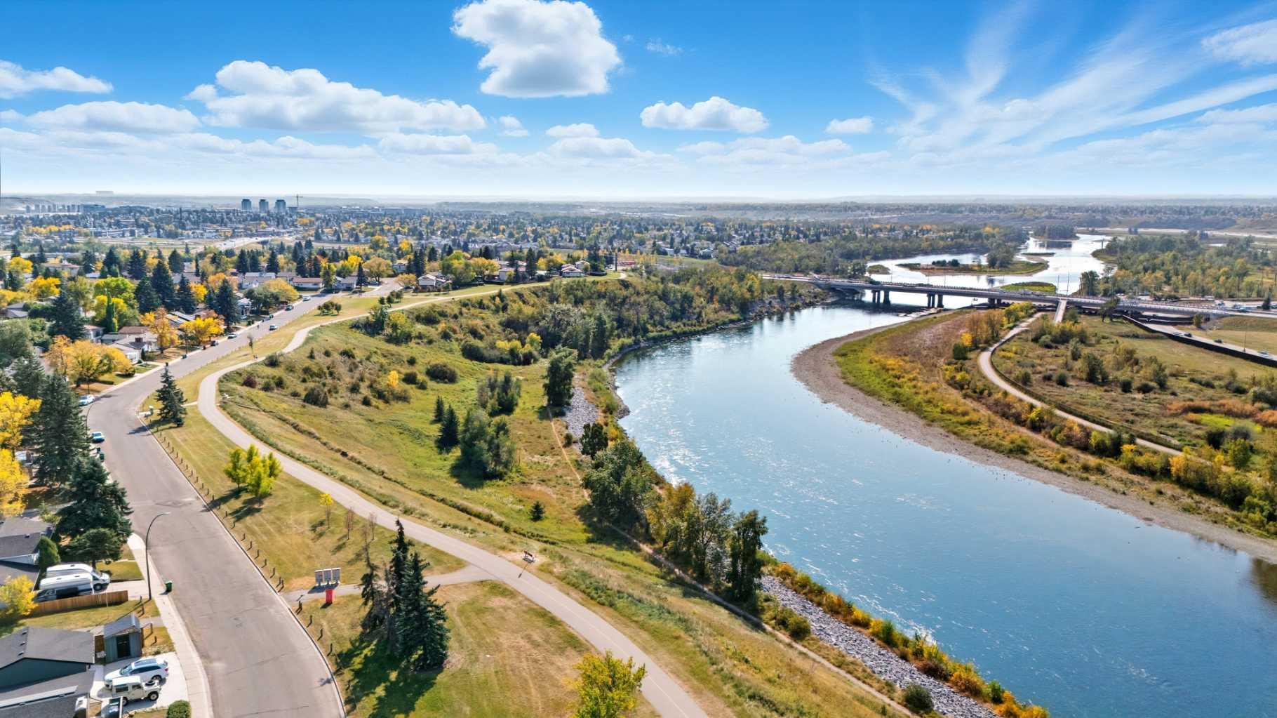 124 Lynnbrook Rd SE, Calgary, AB T2C 1S6