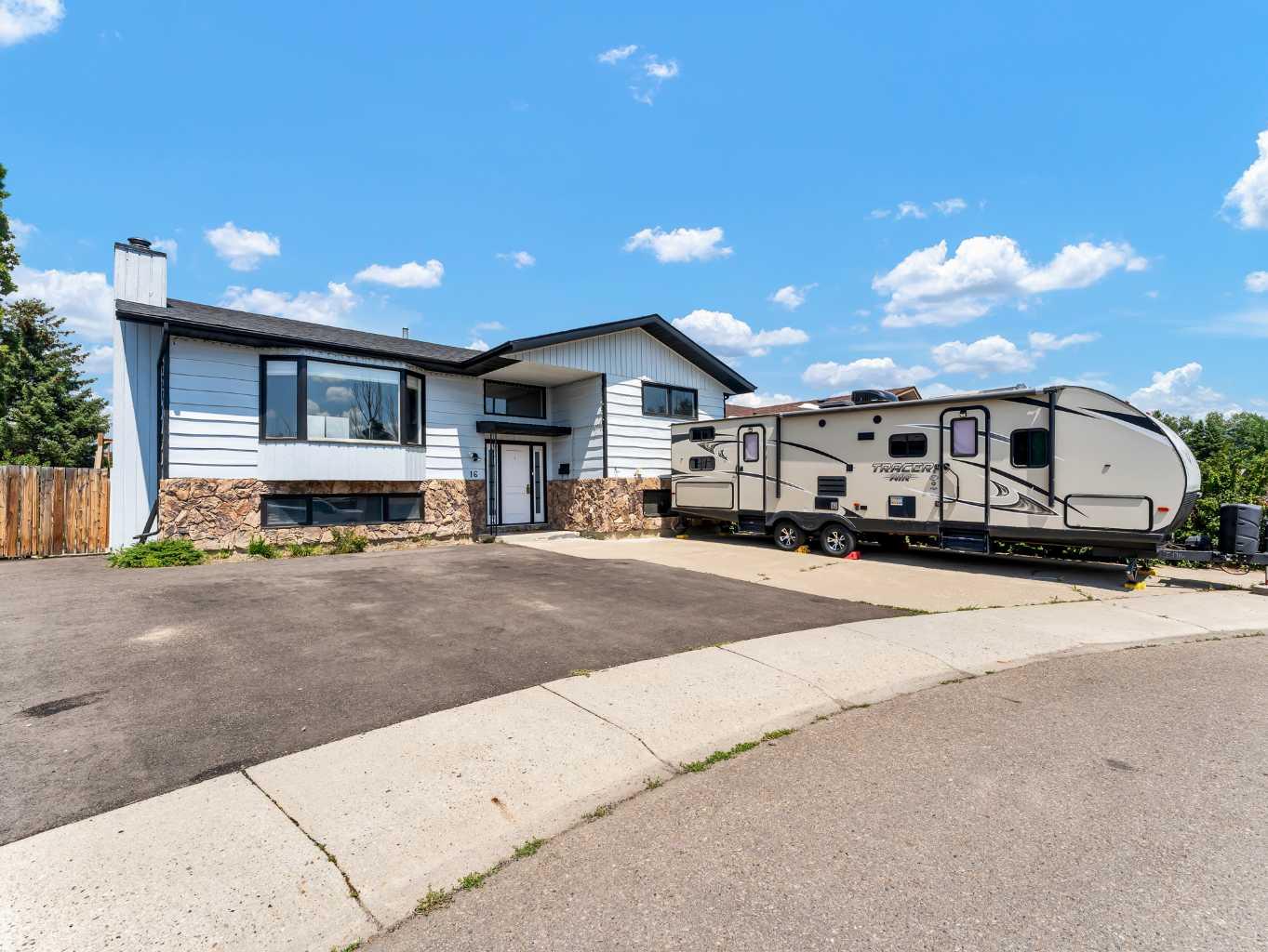 16 Iris Ct SE, Medicine Hat, AB T1B 2S1