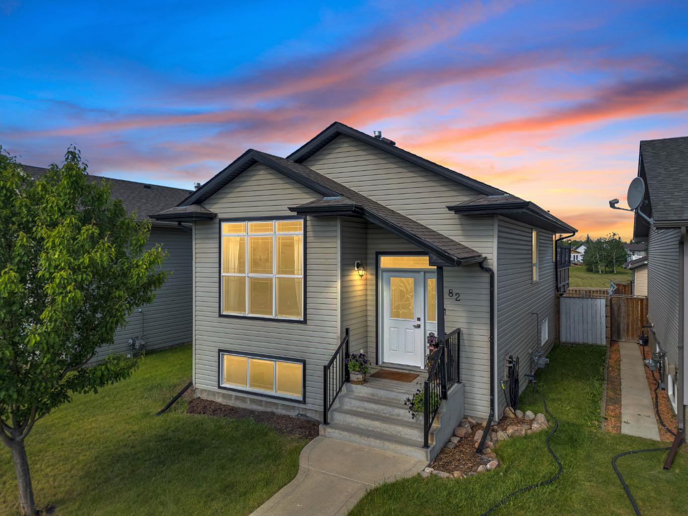 82 Hinshaw Dr W, Sylvan Lake, AB T4S 2P1