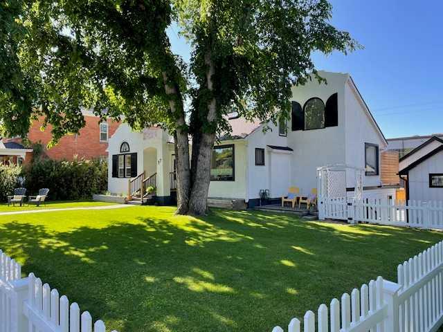37 Elma St W, Okotoks, AB T1S 1J7