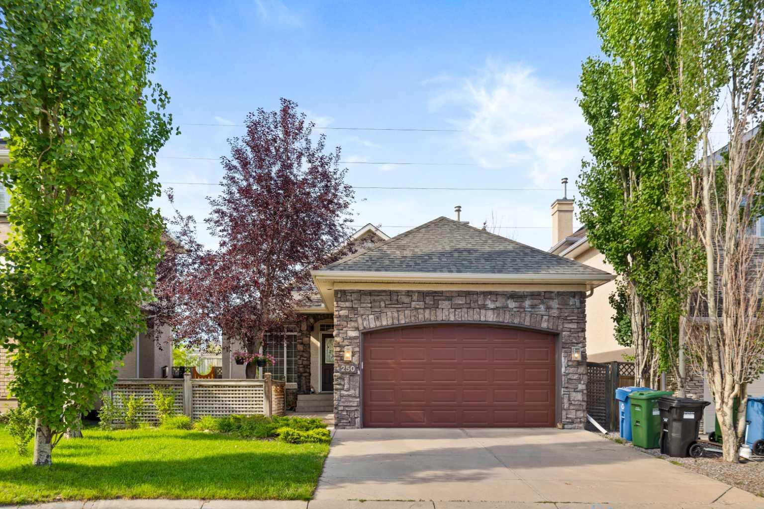 250 Strathridge Pl SW, Calgary, AB T3H 4J3