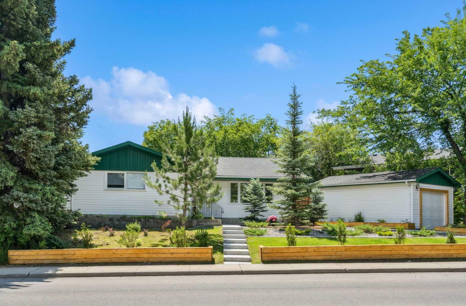 343 Canterbury Dr SW, Calgary, AB T2W 1H8