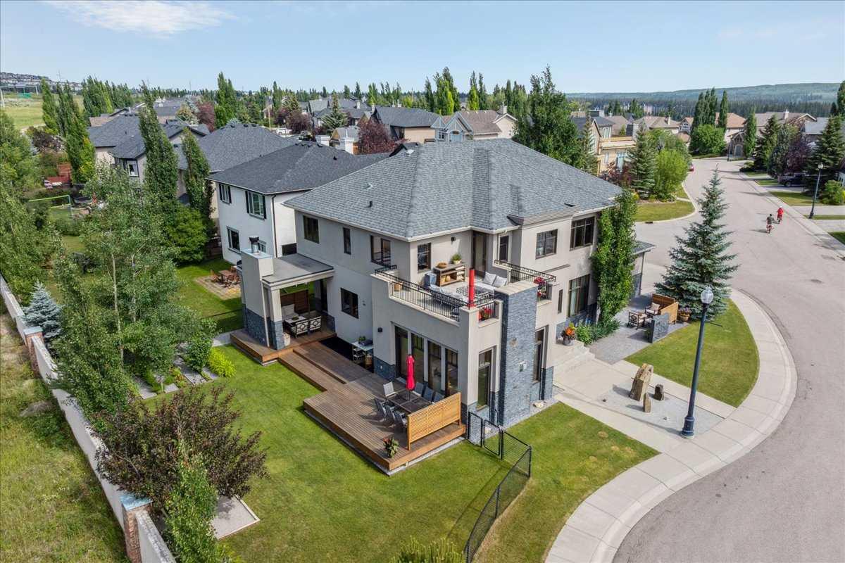 374 Discovery Ridge Way SW, Calgary, AB T3H 5S8