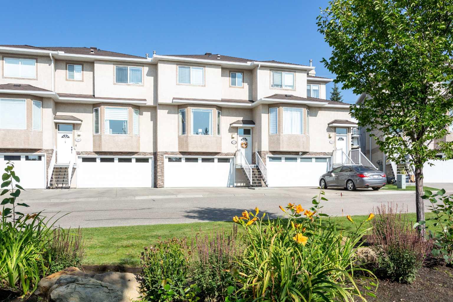 124 Country Hills Gdns NW, Calgary, AB T3K 5G6