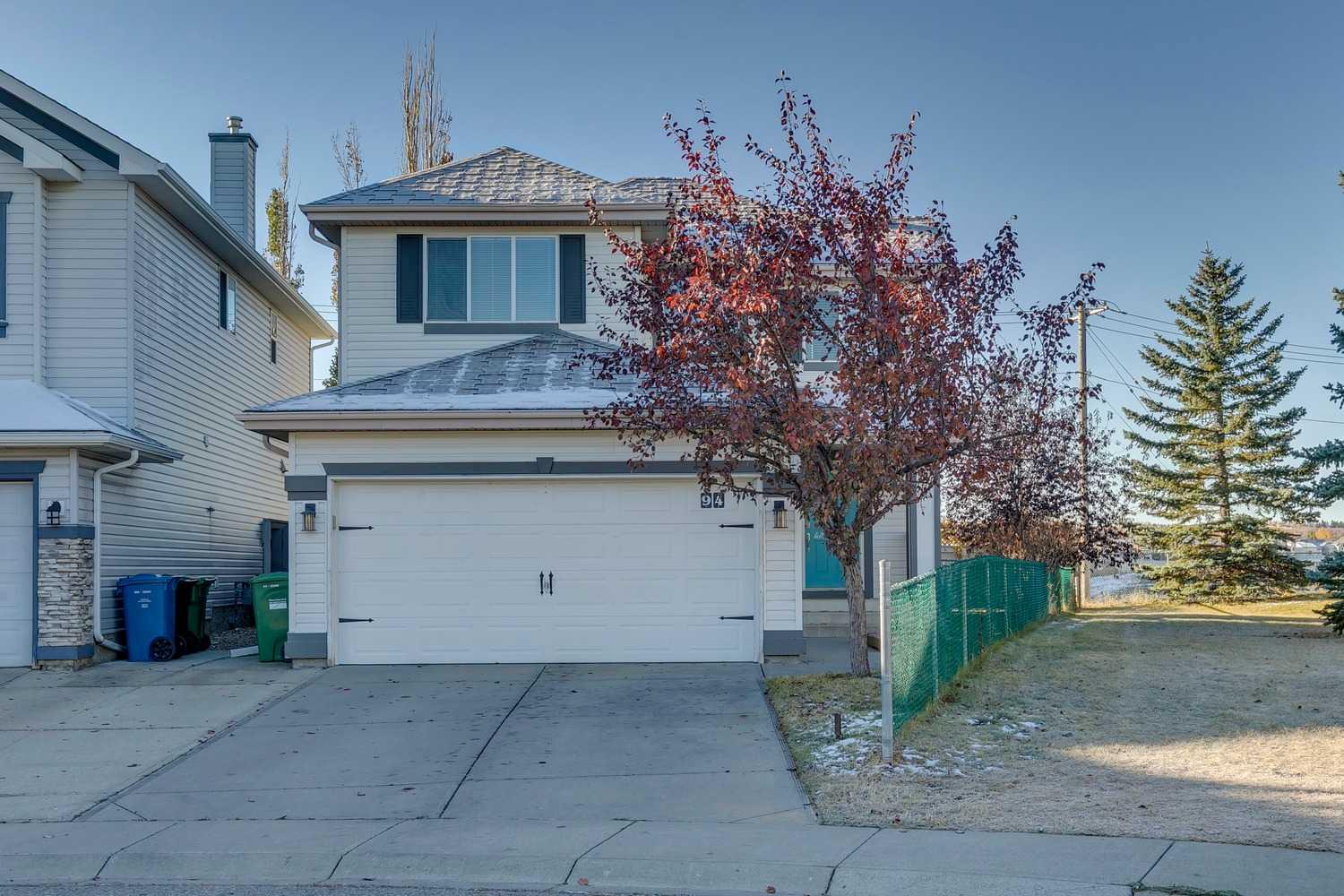 94 Somerglen Close SW, Calgary, AB T2Y 3Z5