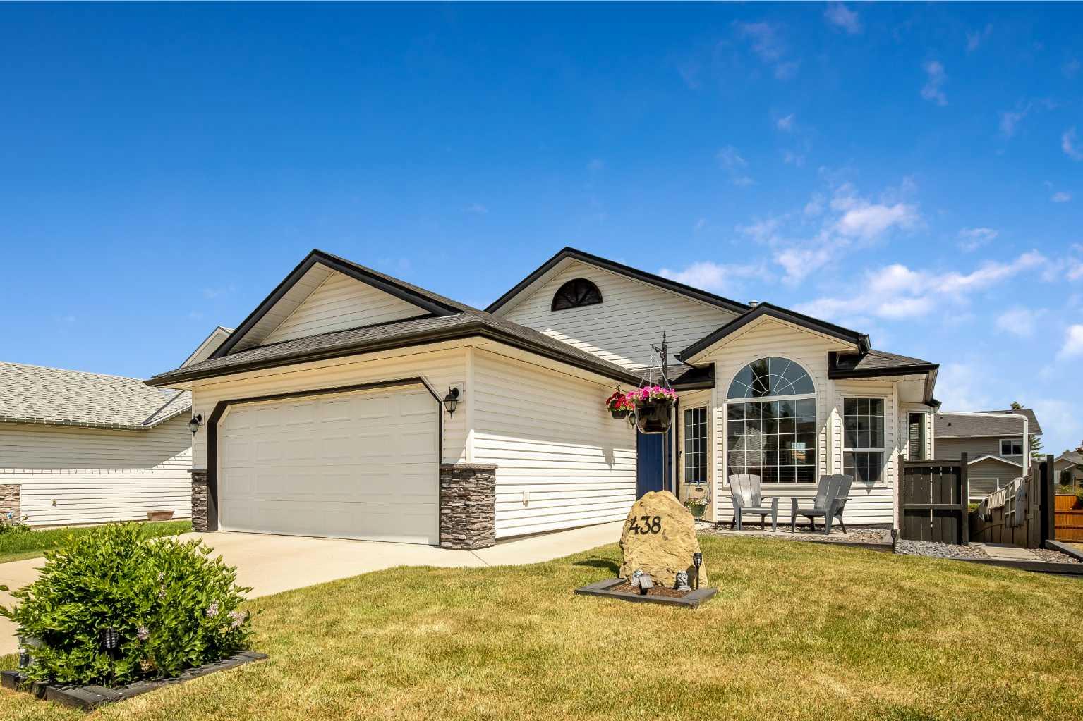 438 Sheep River Pt, Okotoks, AB T1S 1S3