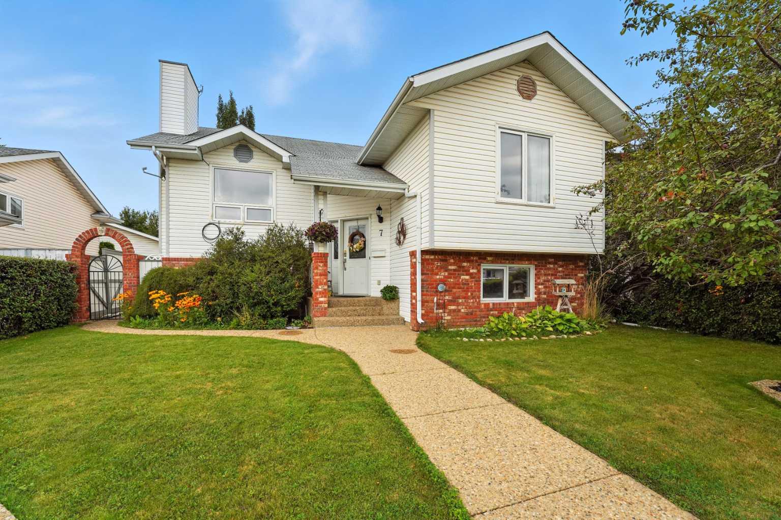 7 Kemp Ave, Red Deer, AB T4P 3M3
