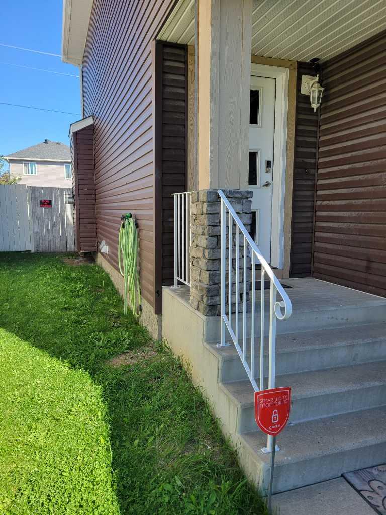 8397 Saddleridge Dr NE, Calgary, AB T3J 4W9