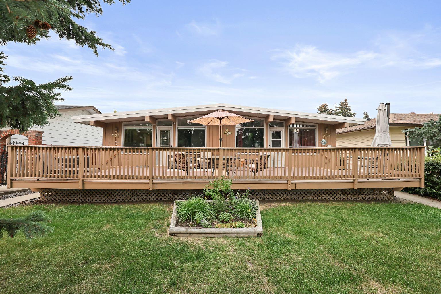 7132 7130 35 Ave NW, Calgary, AB T3B 1S9