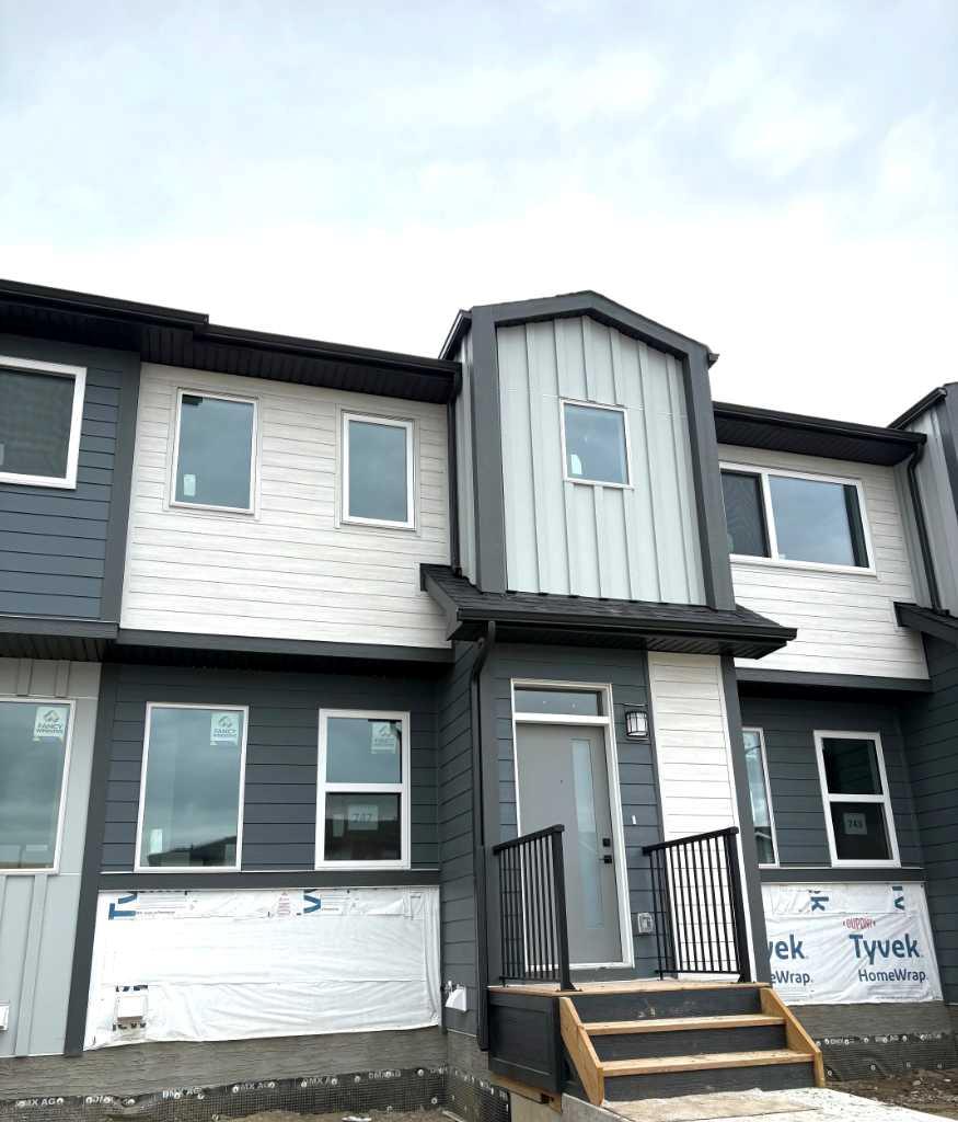 754 Wolf Willow Blvd SE, Calgary, AB T2X 5R4