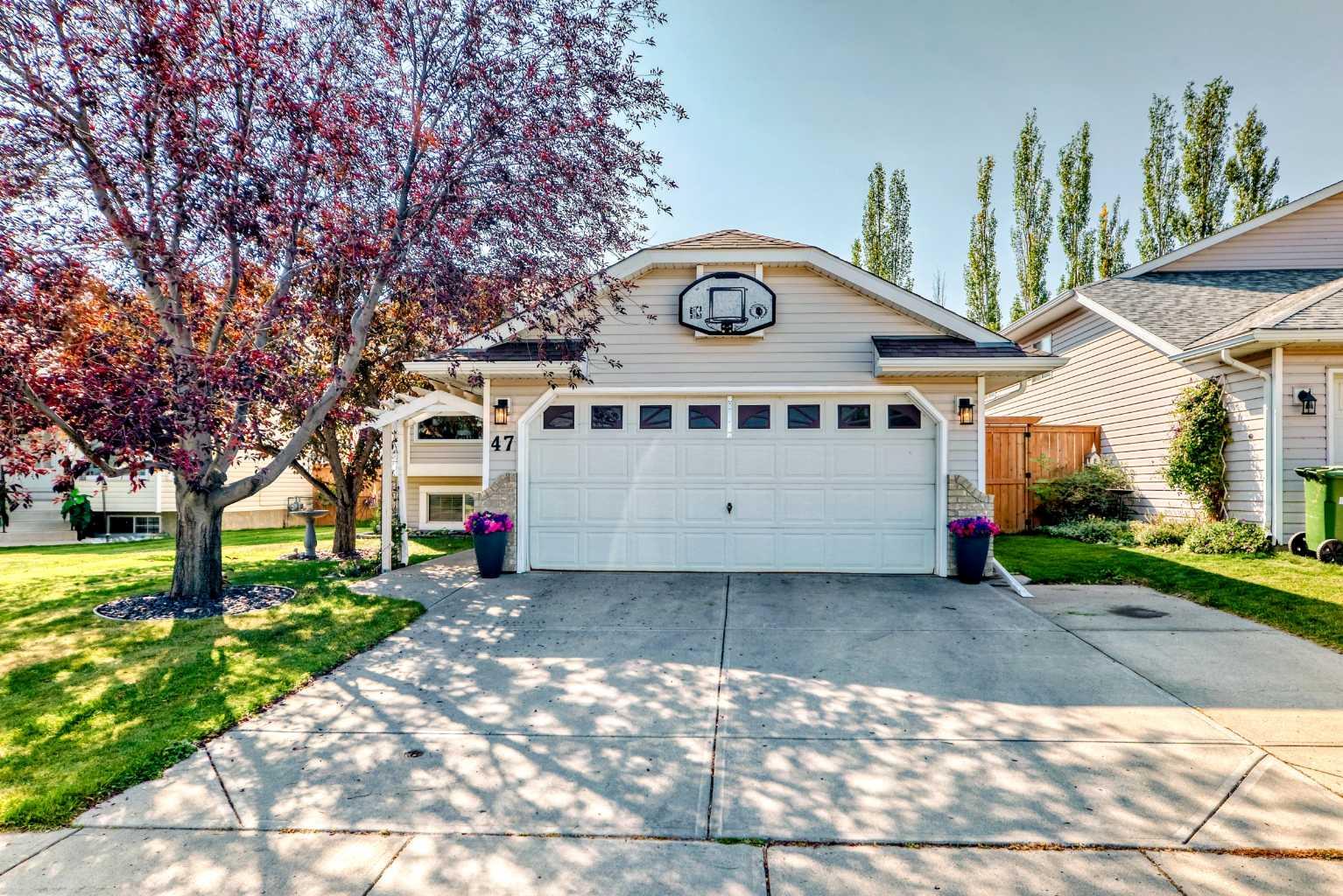 47 Willowbrook Dr NW, Airdrie, AB T4B 2J5