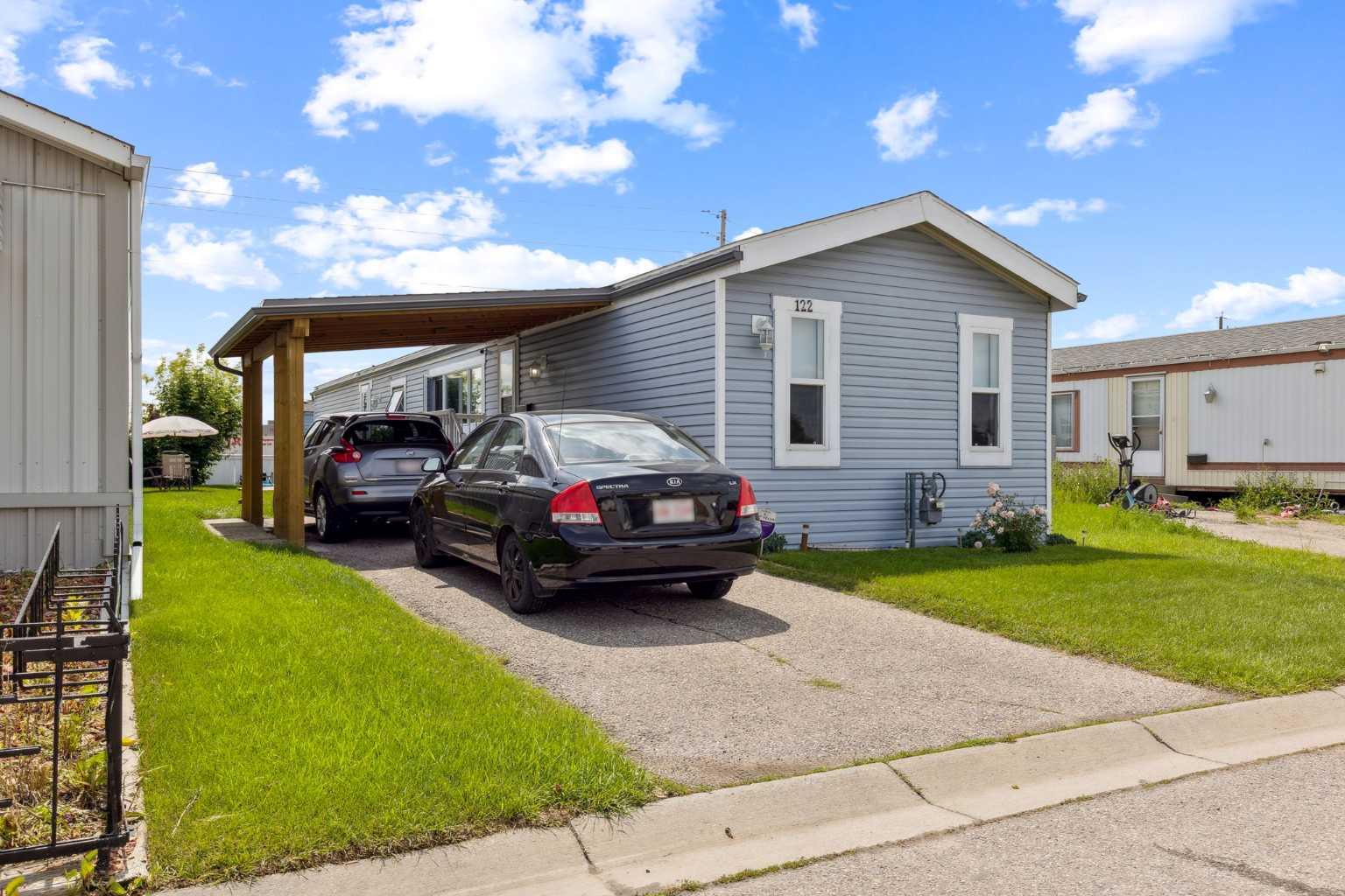 122 Erin Woods Cir SE, Calgary, AB T2B 3E1