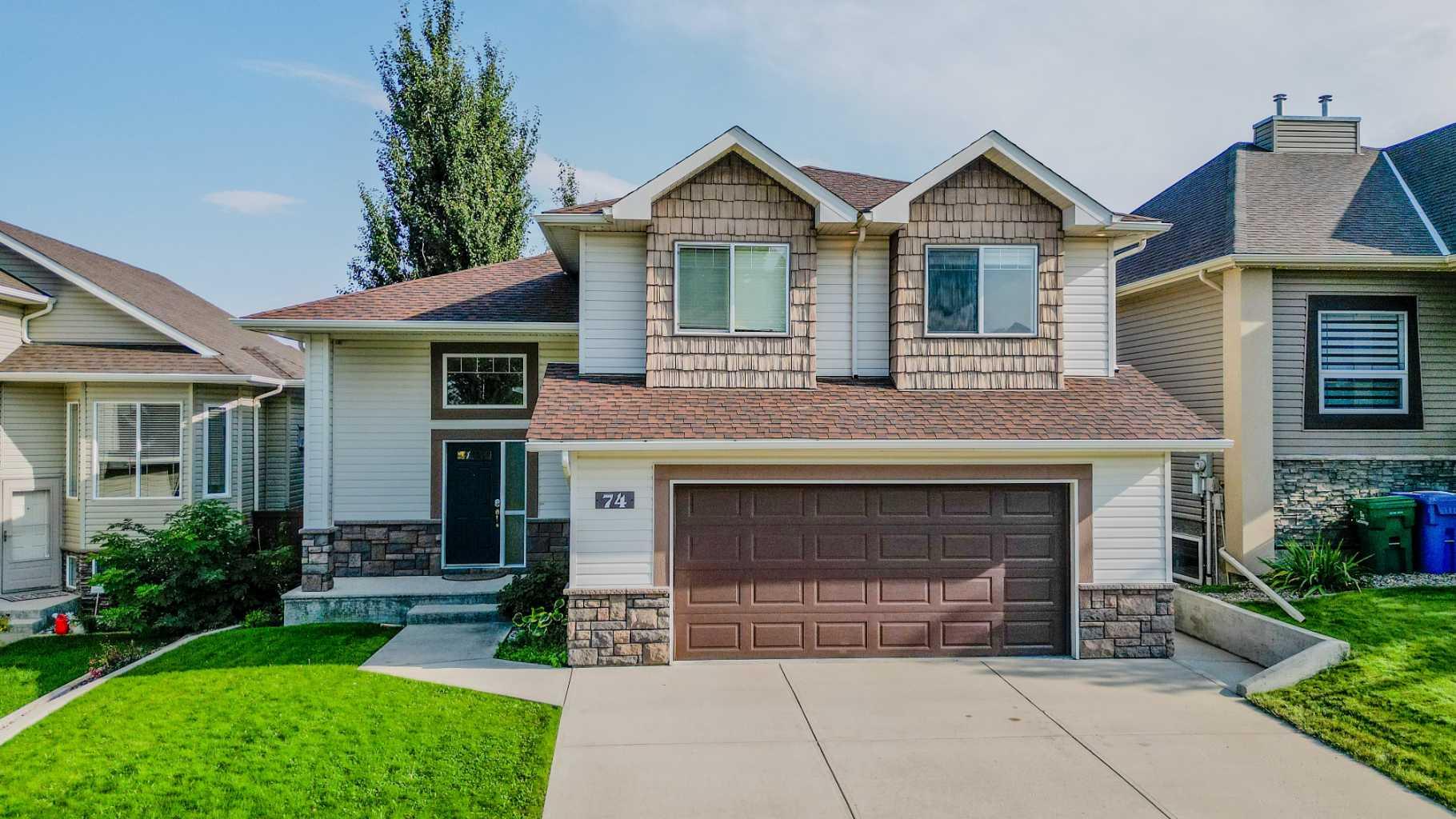 74 Rivermont Cres W, Lethbridge, AB T1K 8A5