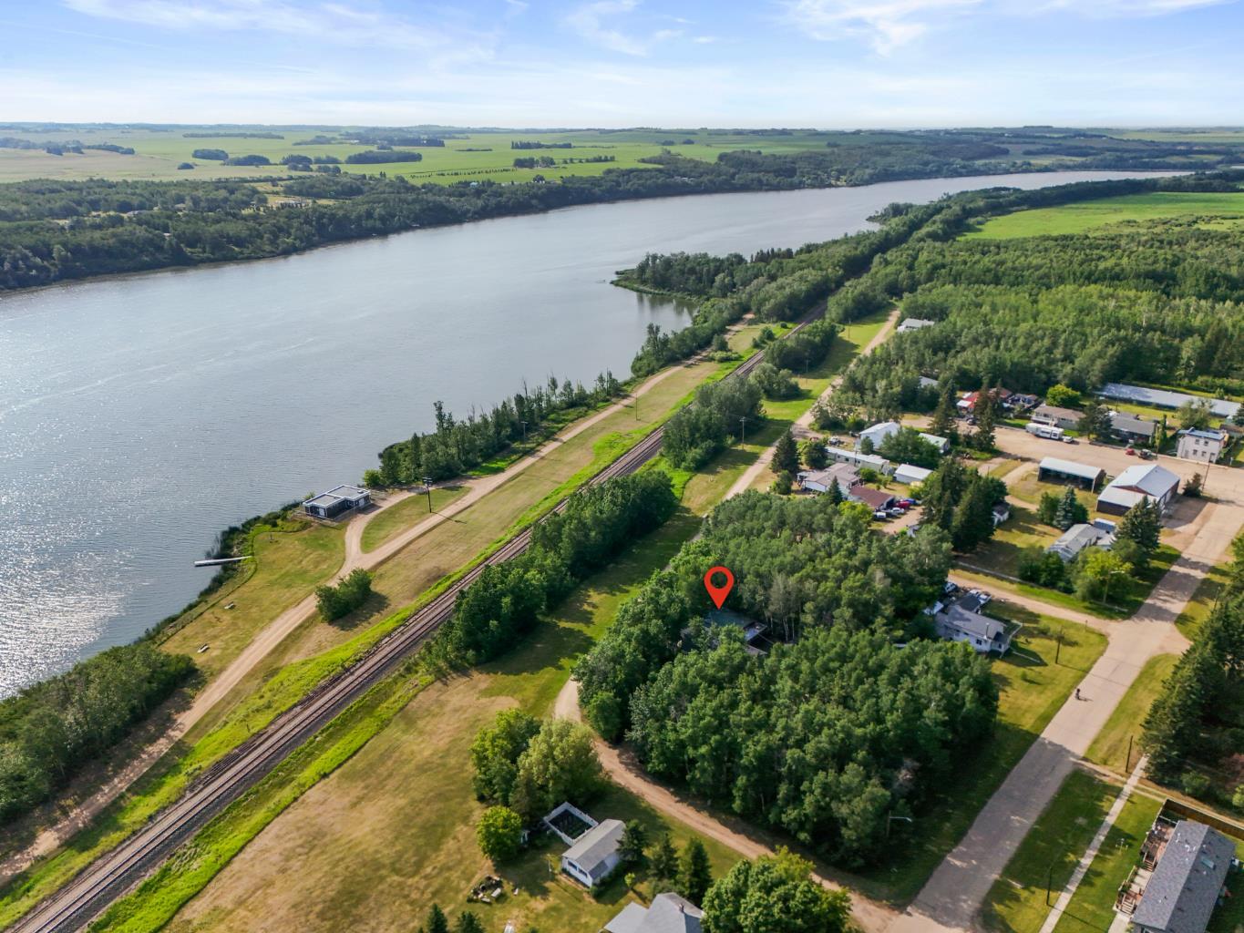 310 Beaver St, Ferintosh, AB T0B 1M0