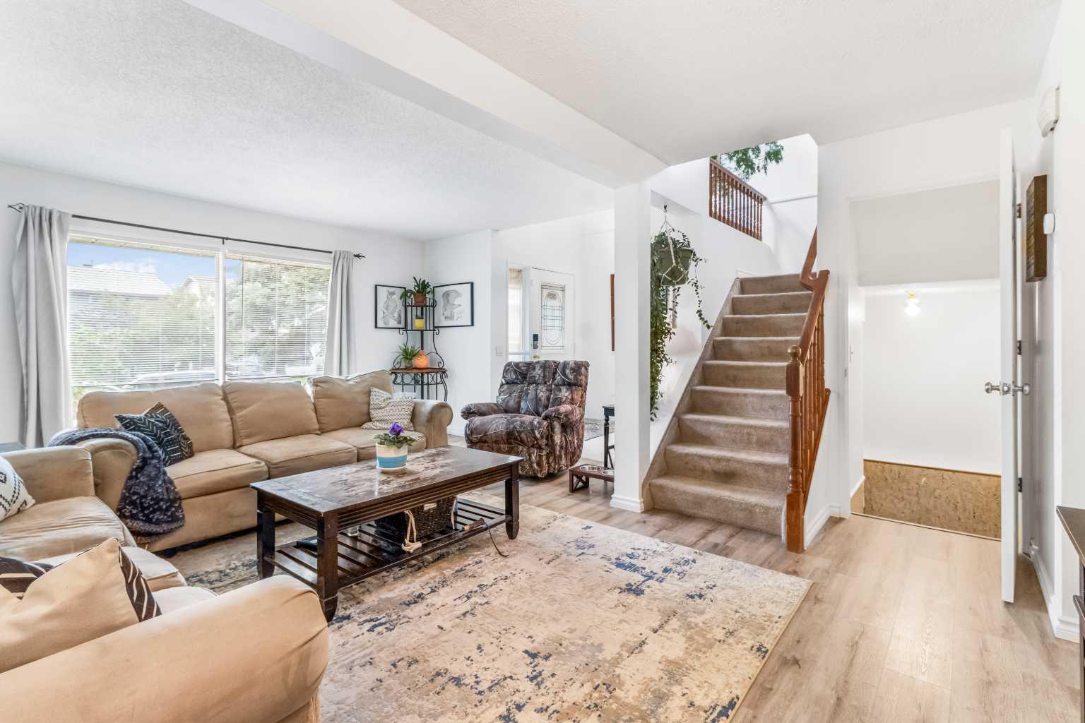 283 Abinger Cres NE, Calgary, AB T2A 6L2