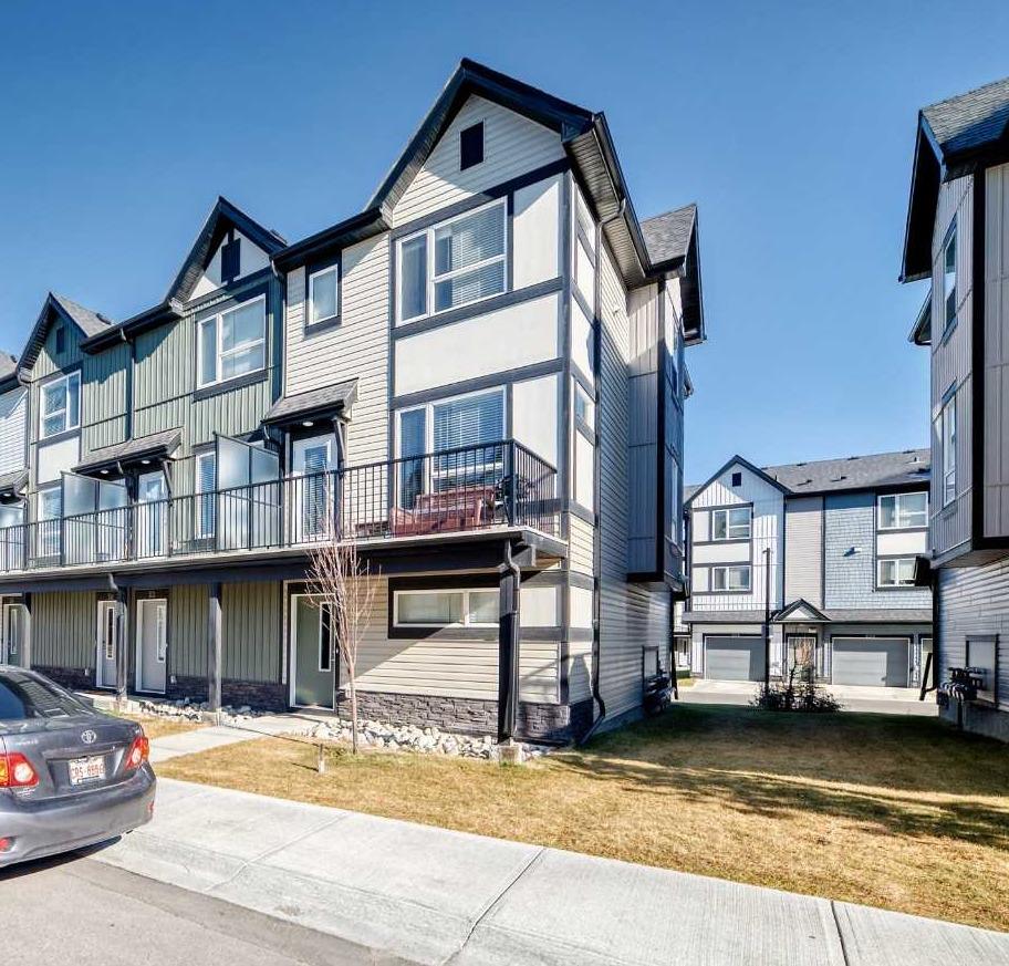 30 Evanscrest Park NW, Calgary, AB T3P 1R3