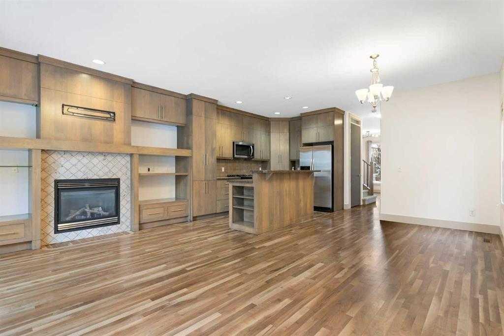 2421 29 Street Sw Unit 3, Calgary, AB T3E 2K3