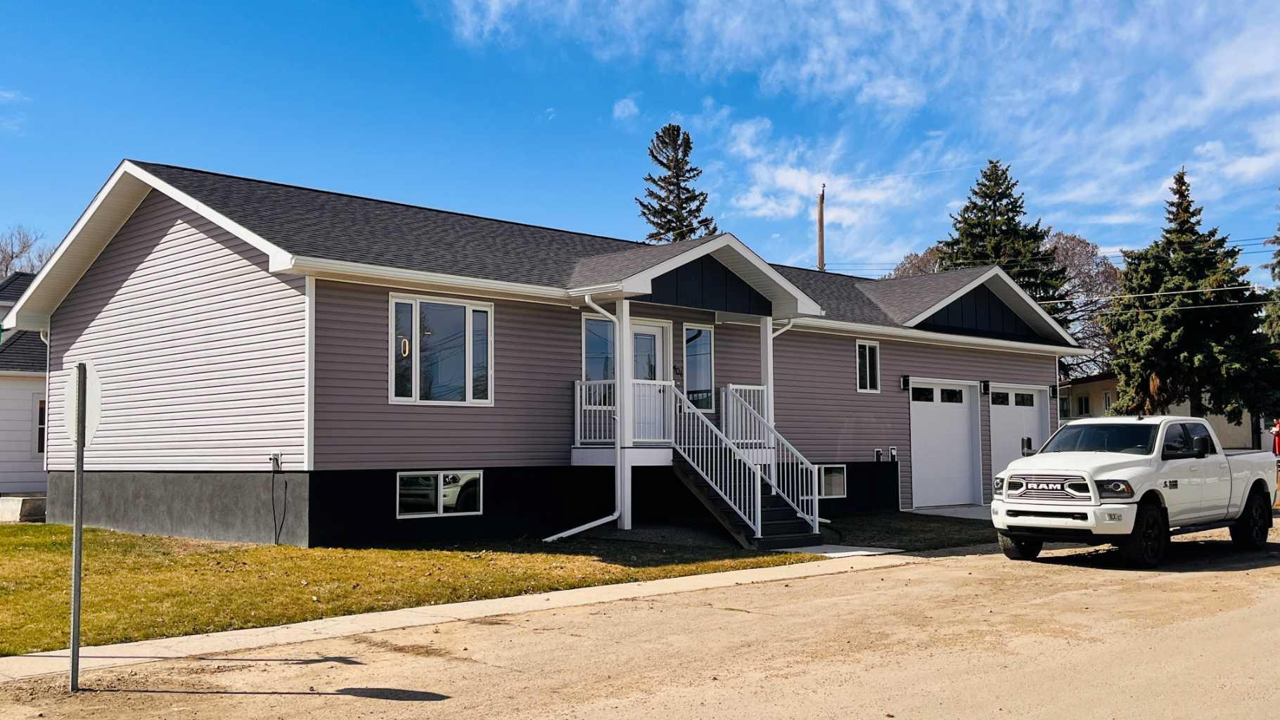 401 1 Street West, Bow Island, AB T0K 0G0