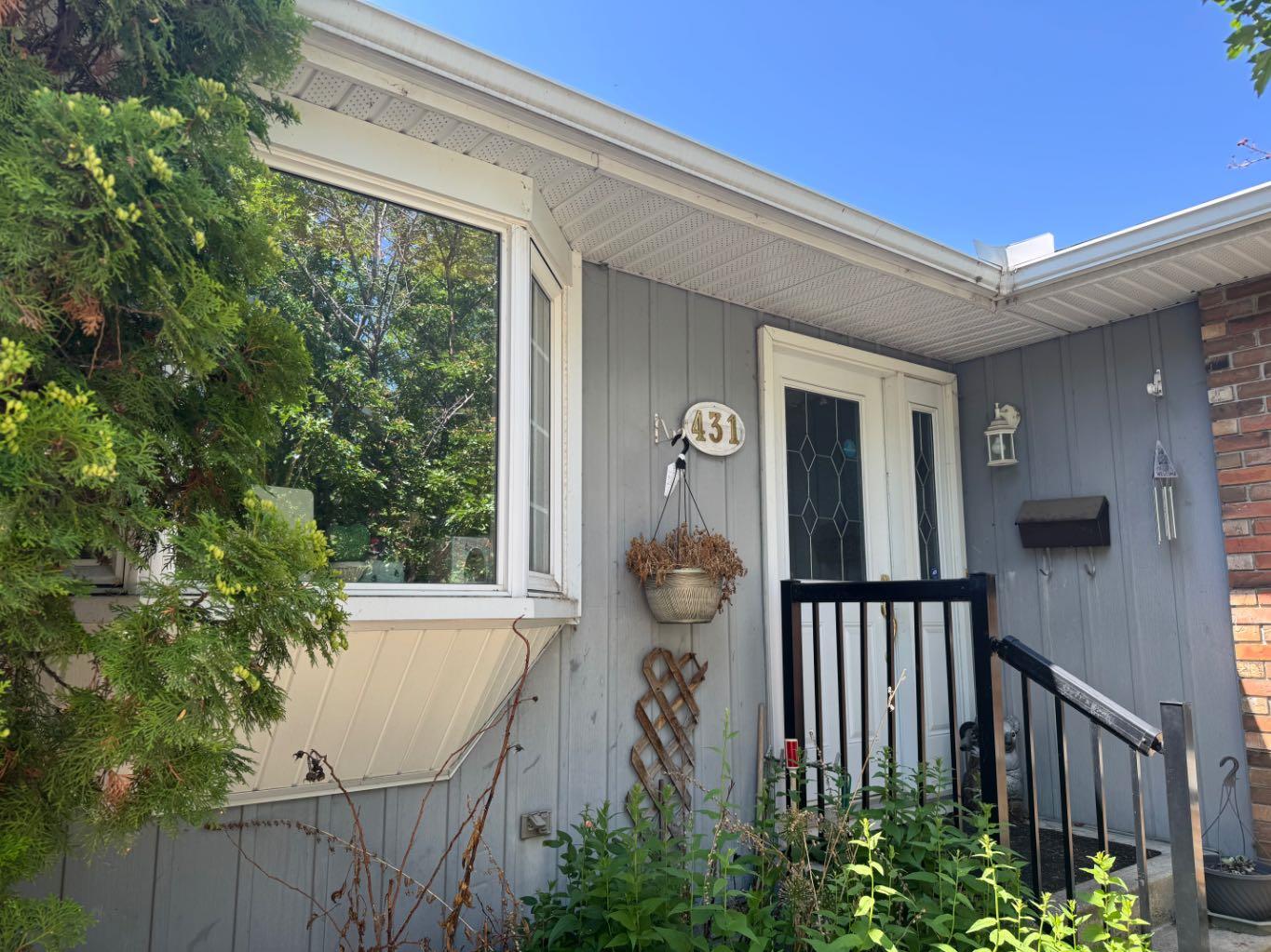 431 Queen Charlotte Dr SE, Calgary, AB T2W 4H2