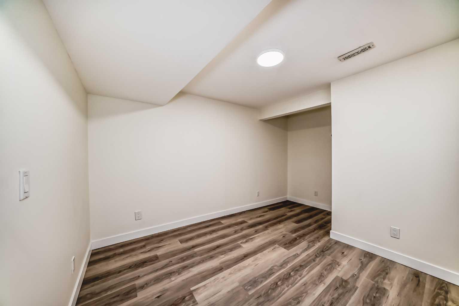 257 Pensville Close SE, Calgary, AB T2A 5P2