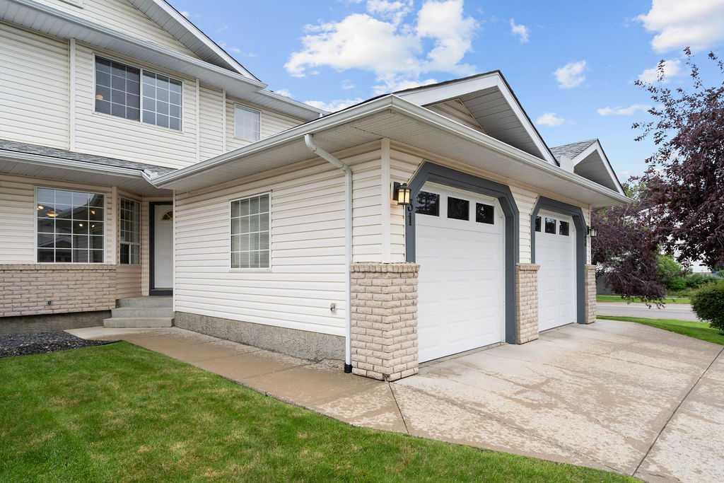 31 Silvergrove Close NW, Calgary, AB T3B 5R4