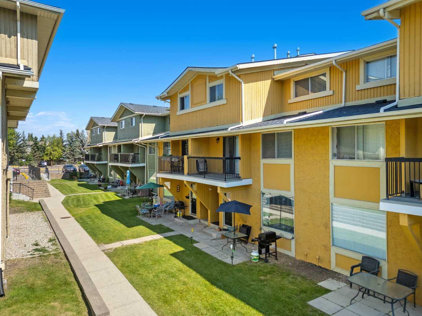 2200 Woodview Drive Sw Unit 702, Calgary, AB T2W 3N6