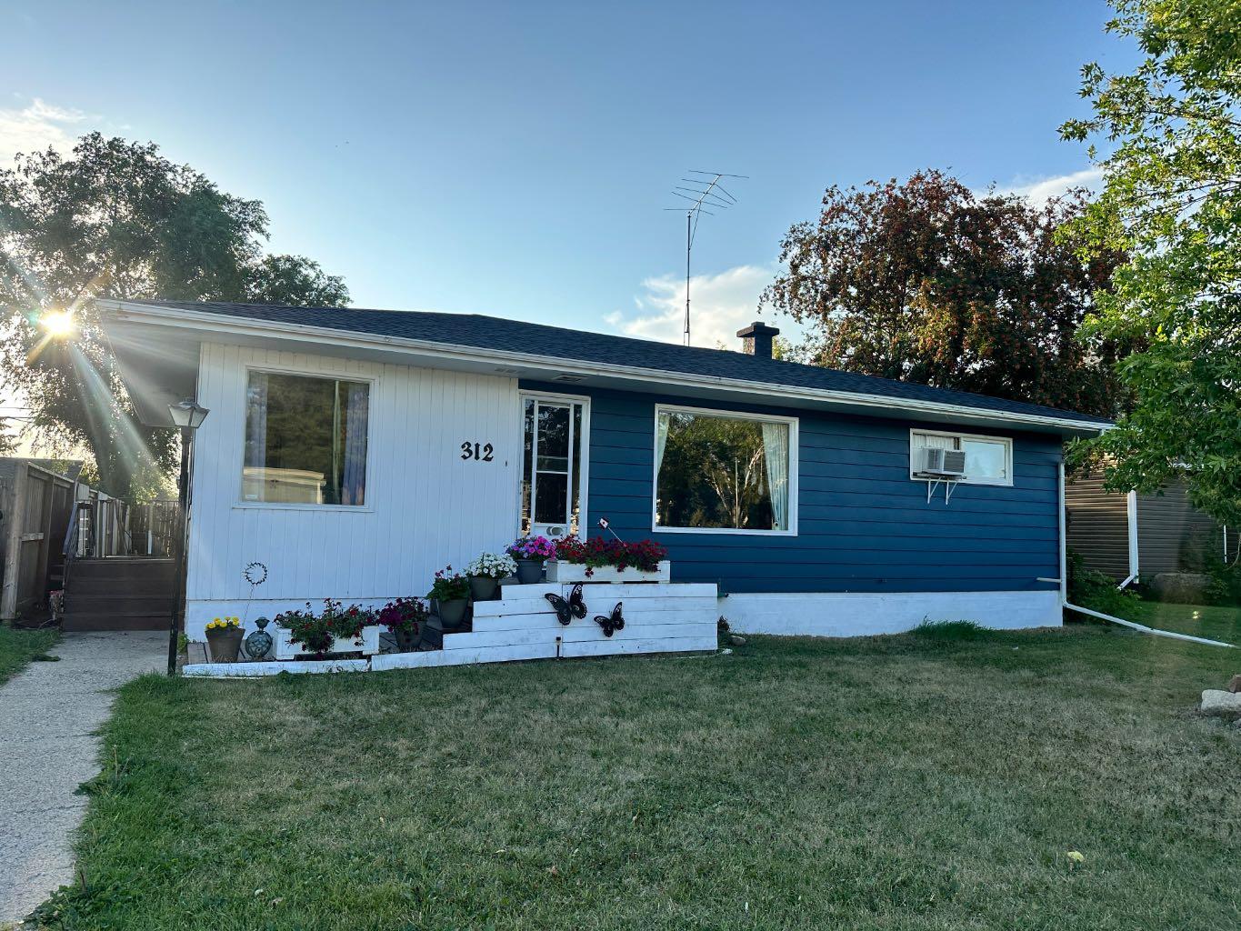 312 Main St, Maidstone, SK S0M 1M0