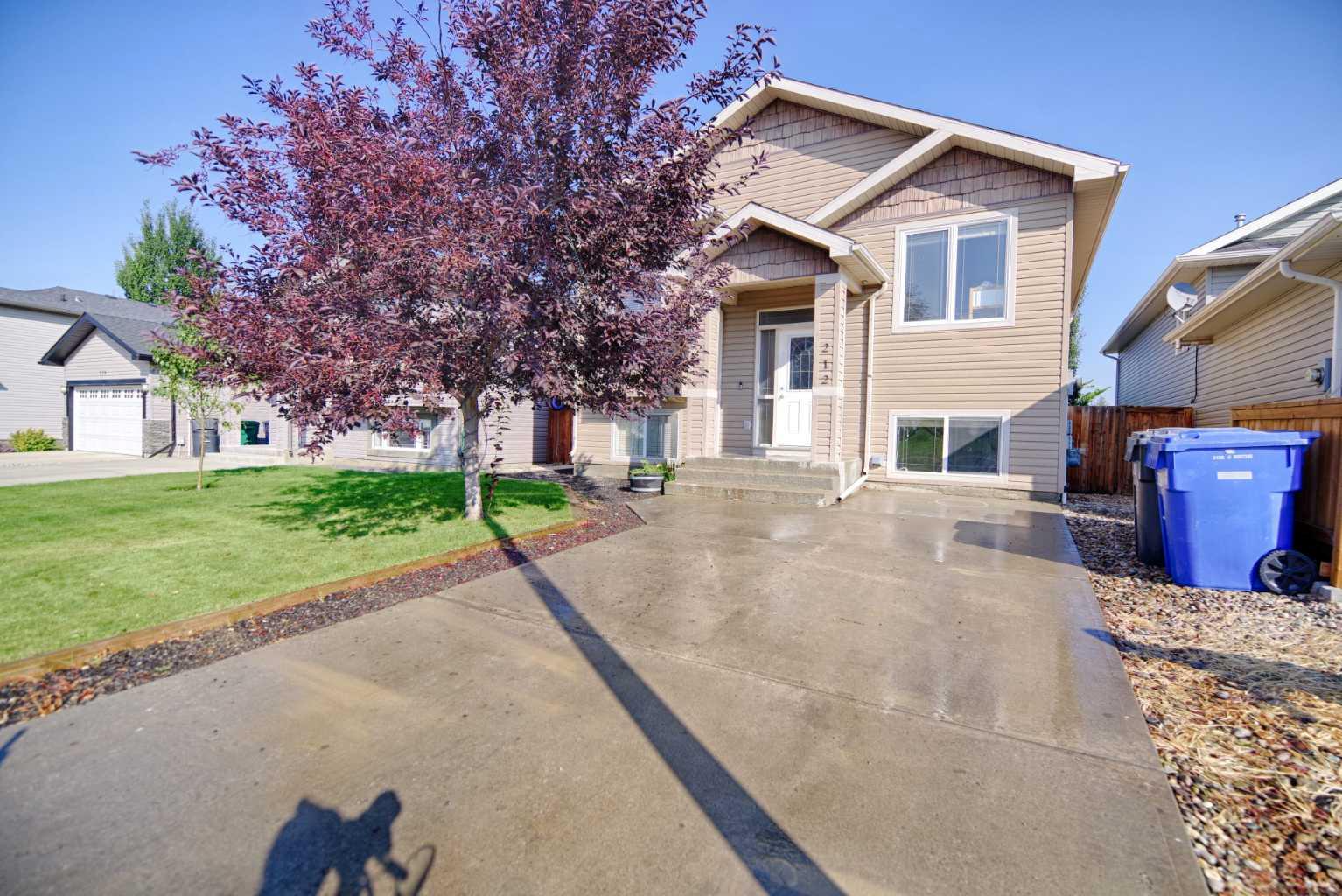 212 Tartan Cir W, Lethbridge, AB T1J 5B1