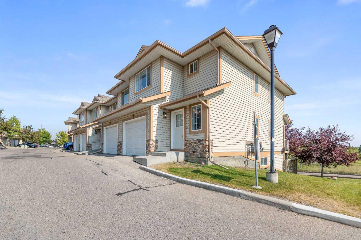 4 Citadel Pt NW, Calgary, AB T3G 5L2