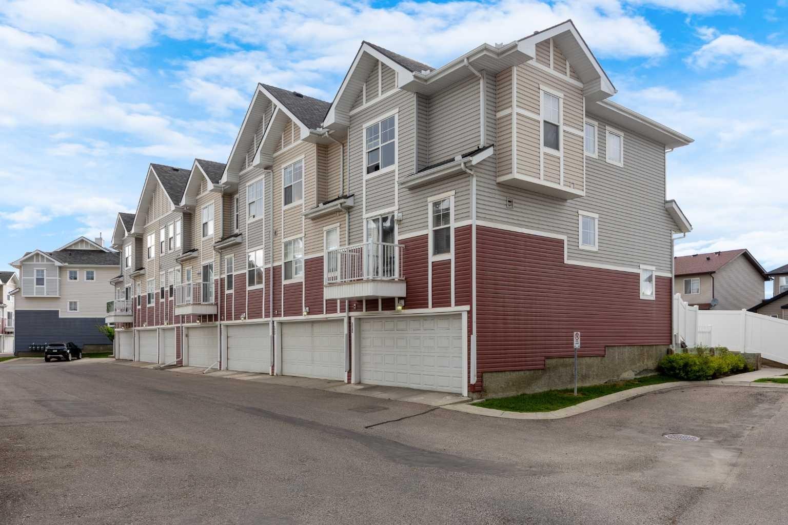 3022 New Brighton Gdns SE, Calgary, AB T2Z 0A5