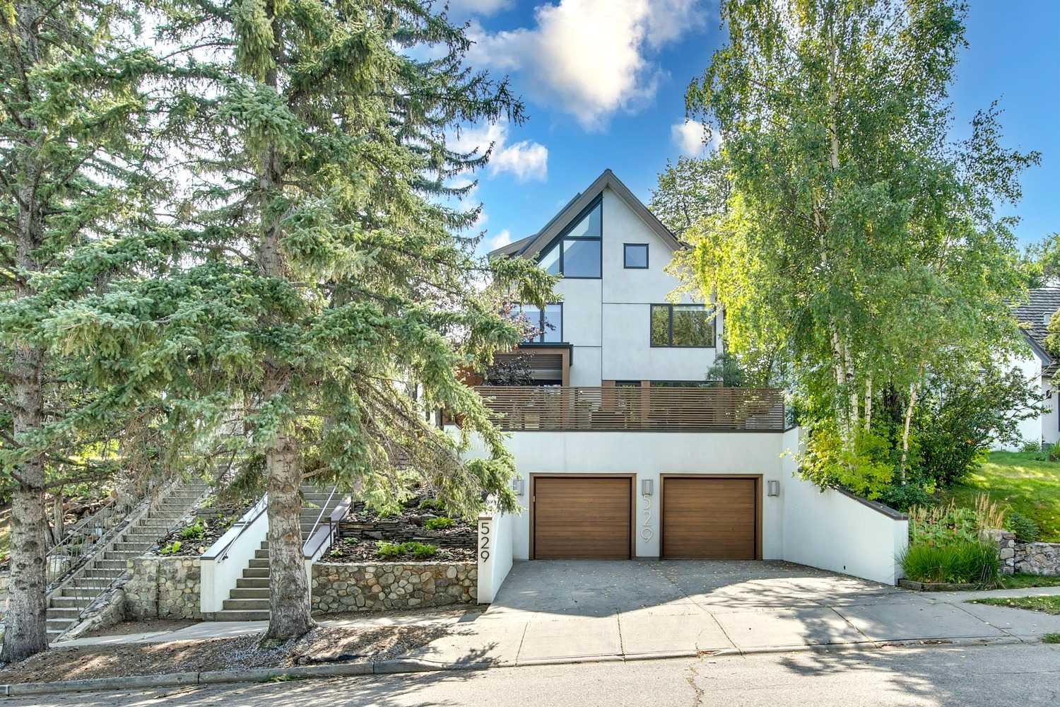 529 Sunderland Ave SW, Calgary, AB T3C 2K5