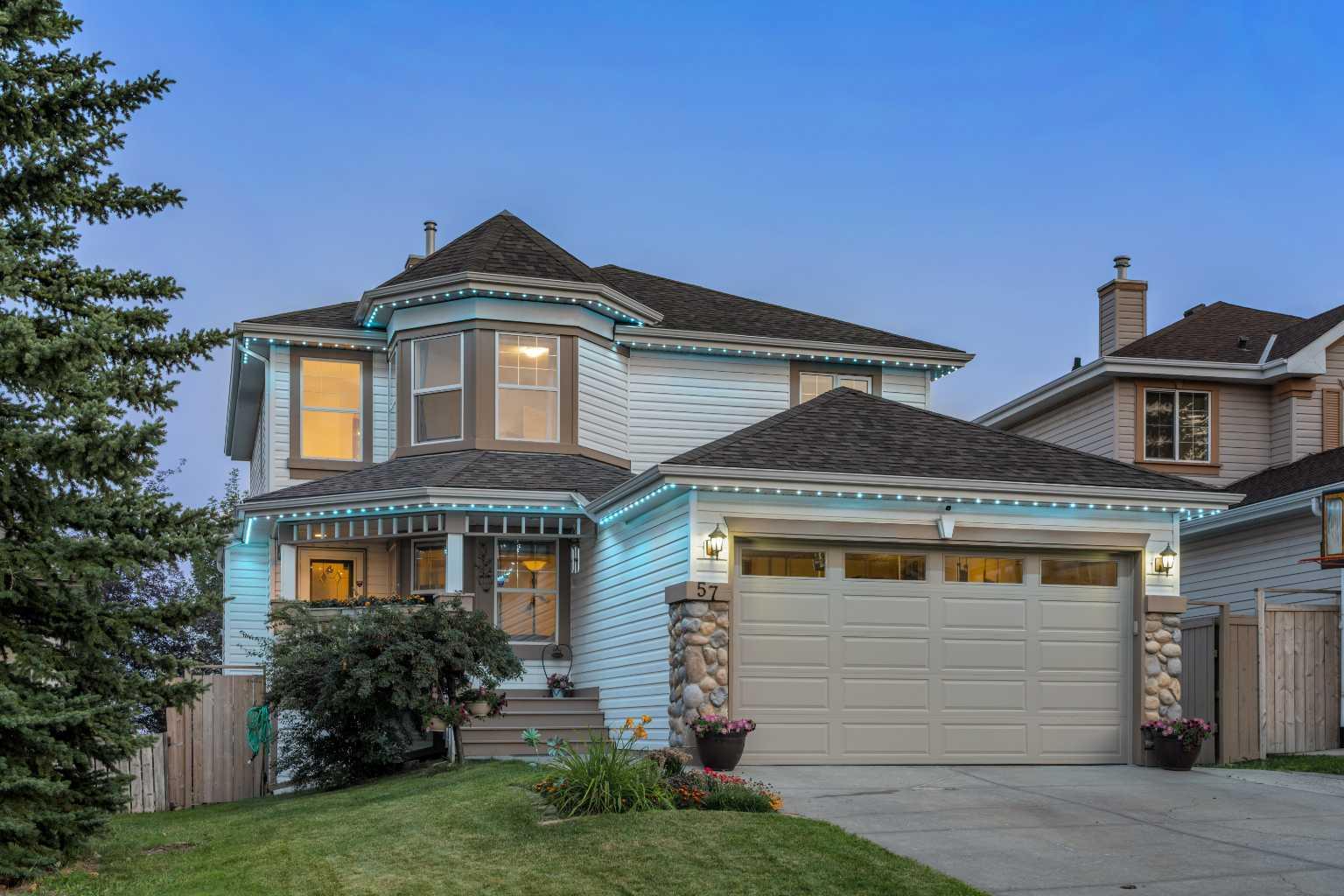57 Somerglen Park SW, Calgary, AB T2Y 3M5