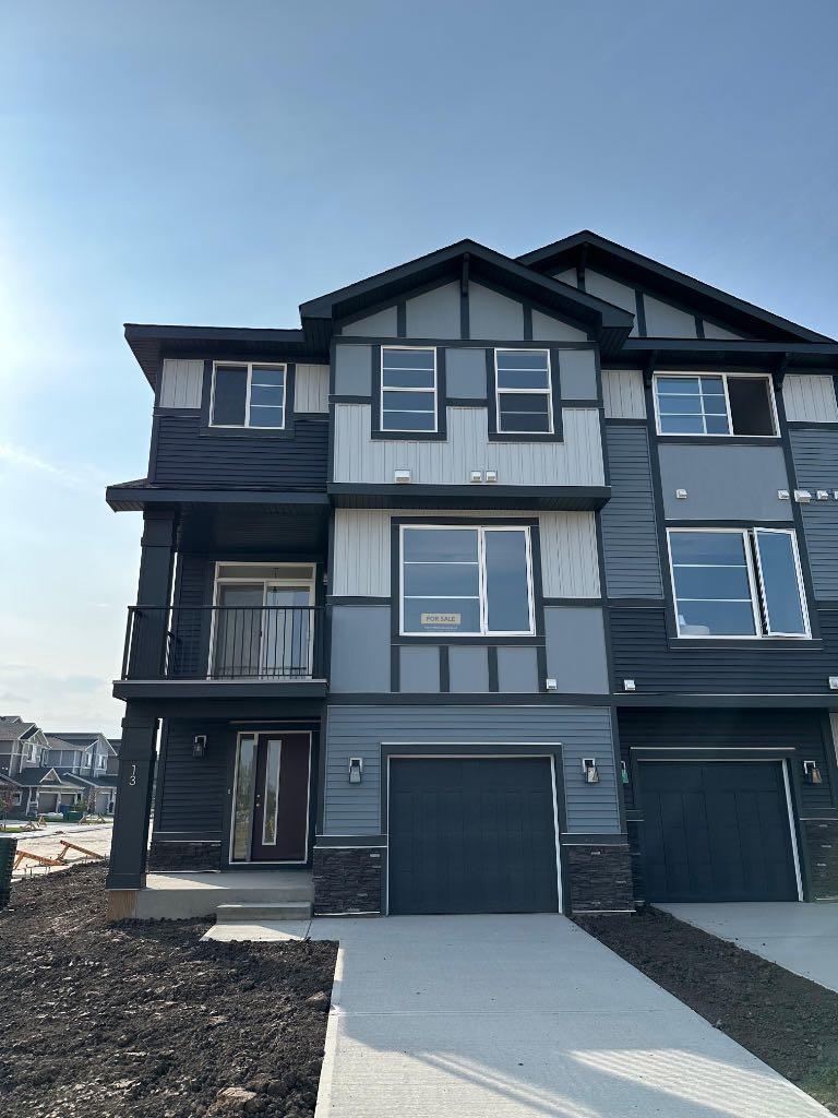 13 Waterford Gln, Chestermere, AB T1X 2T8
