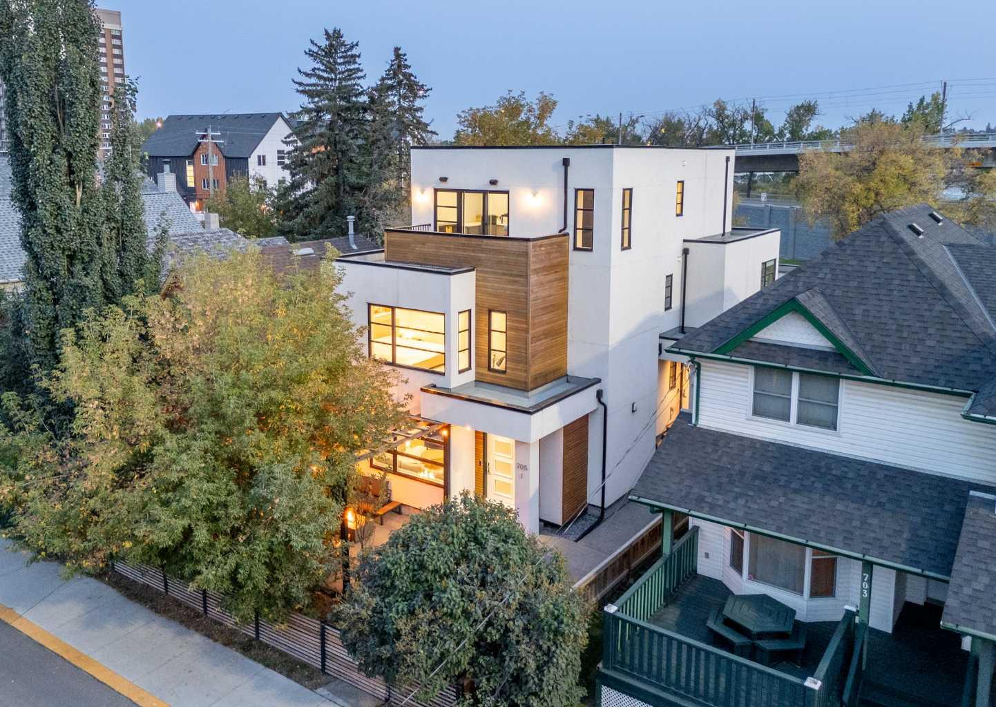 705 Mcdougall Road Ne Unit 1, Calgary, AB T2E 4Z9