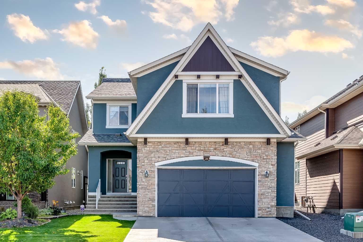 216 Mahogany Bay SE, Calgary, AB T3M 0Y1
