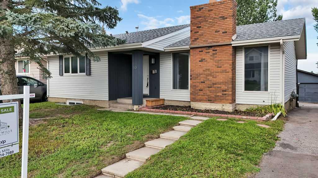 10 Radcliffe Cres SE, Calgary, AB T2Z 5X2