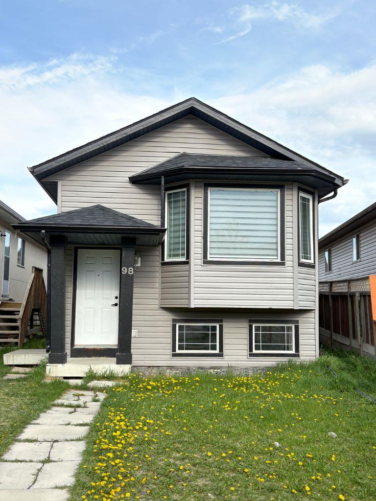 98 Tarawood Rd NE, Calgary, AB T3J 5B2