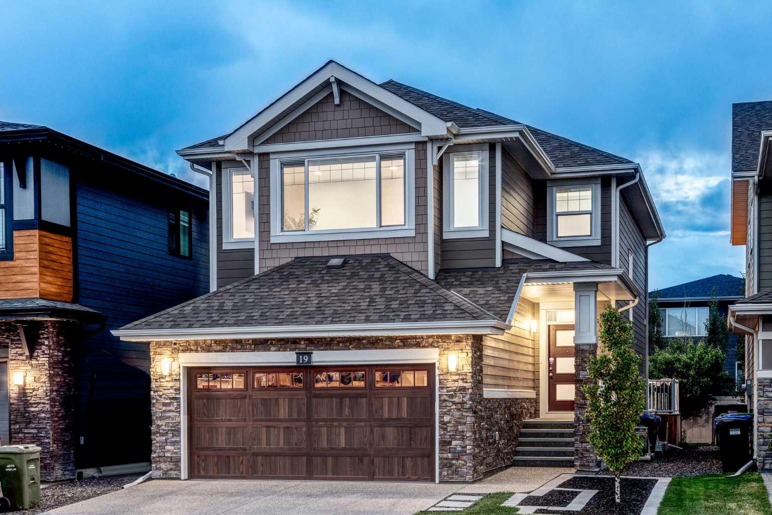 19 W Grove Pl SW, Calgary, AB T3H 1Z4