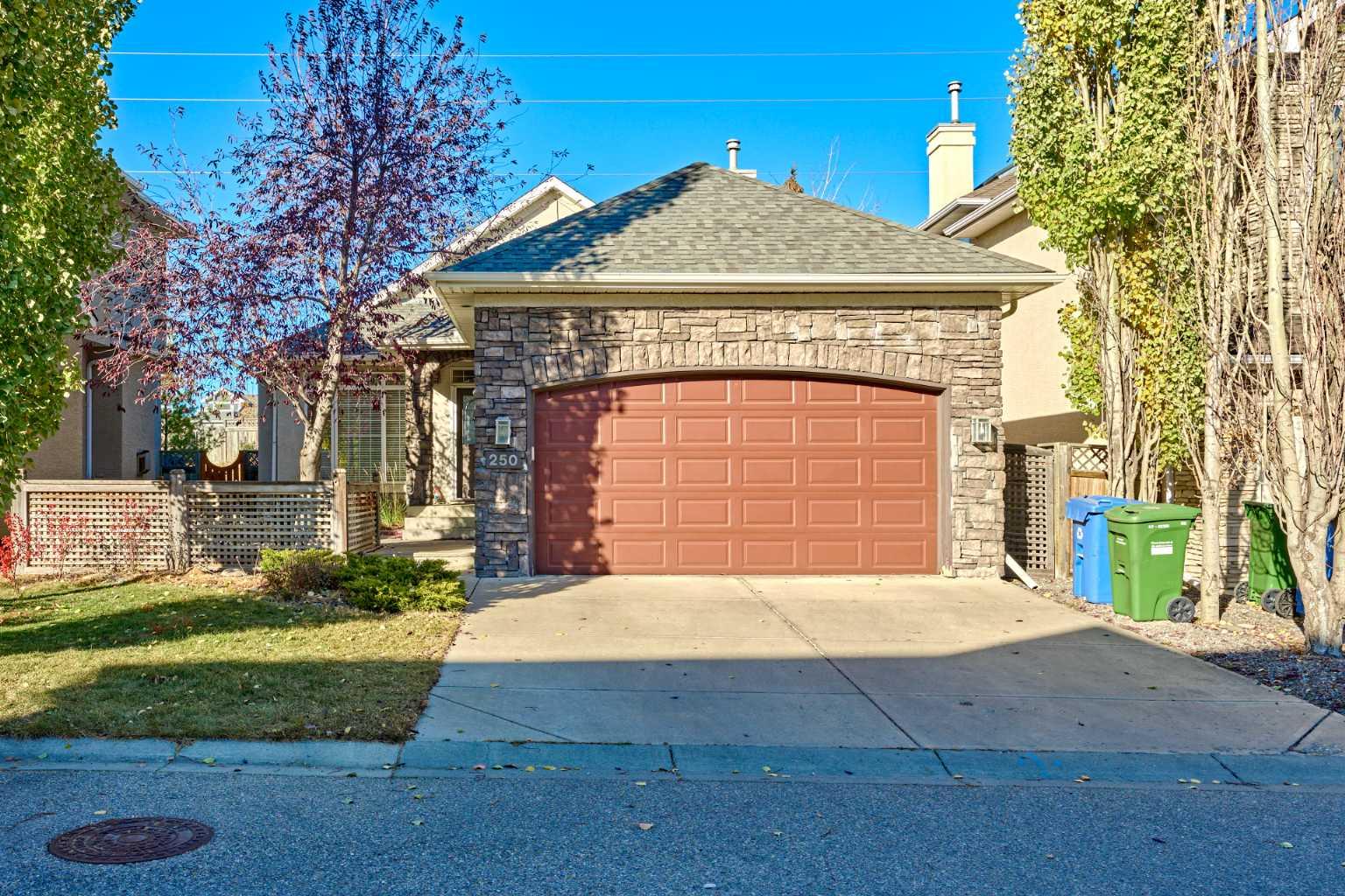250 Strathridge Pl SW, Calgary, AB T3H 4J3