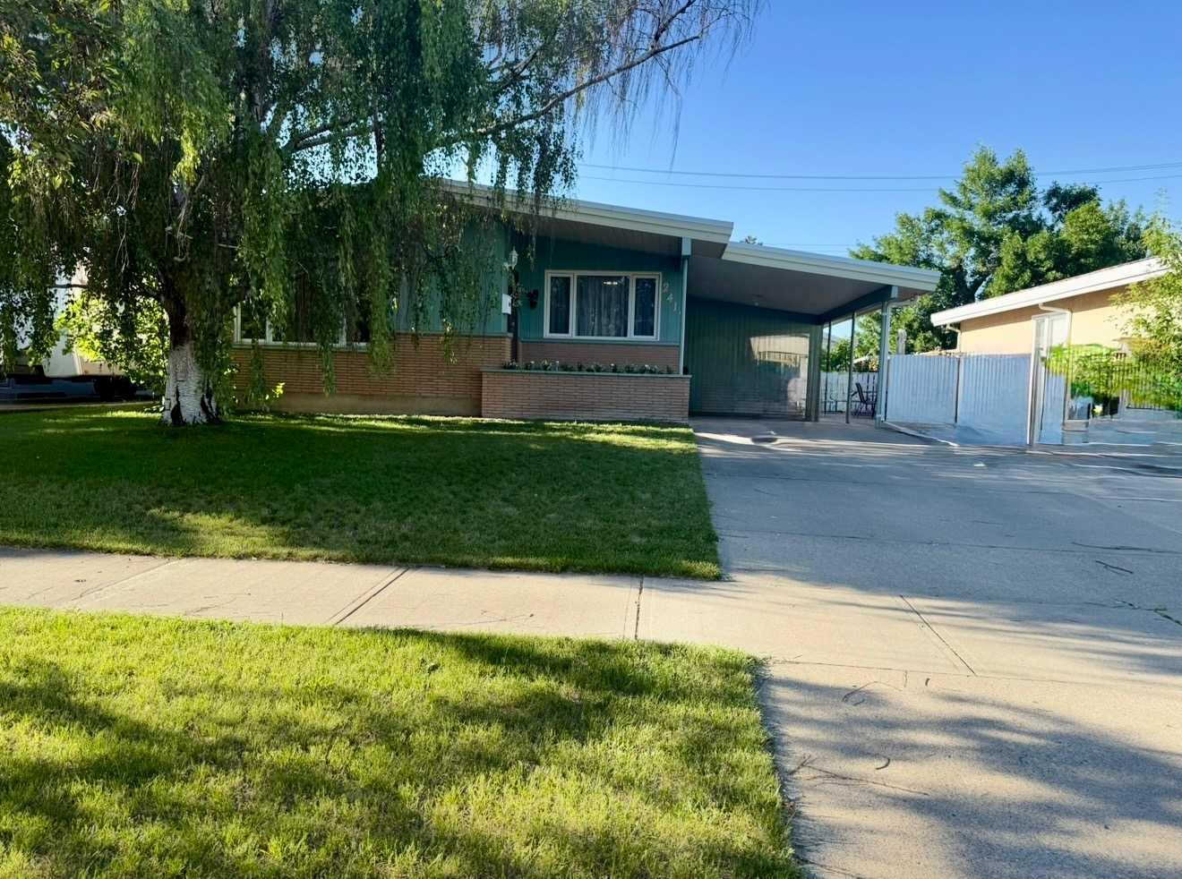 9 Avenue N Unit 2413, Lethbridge, AB T1H 1J4