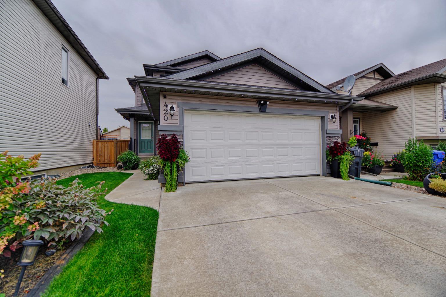 420 Silkstone Cres W, Lethbridge, AB T1J 2G3