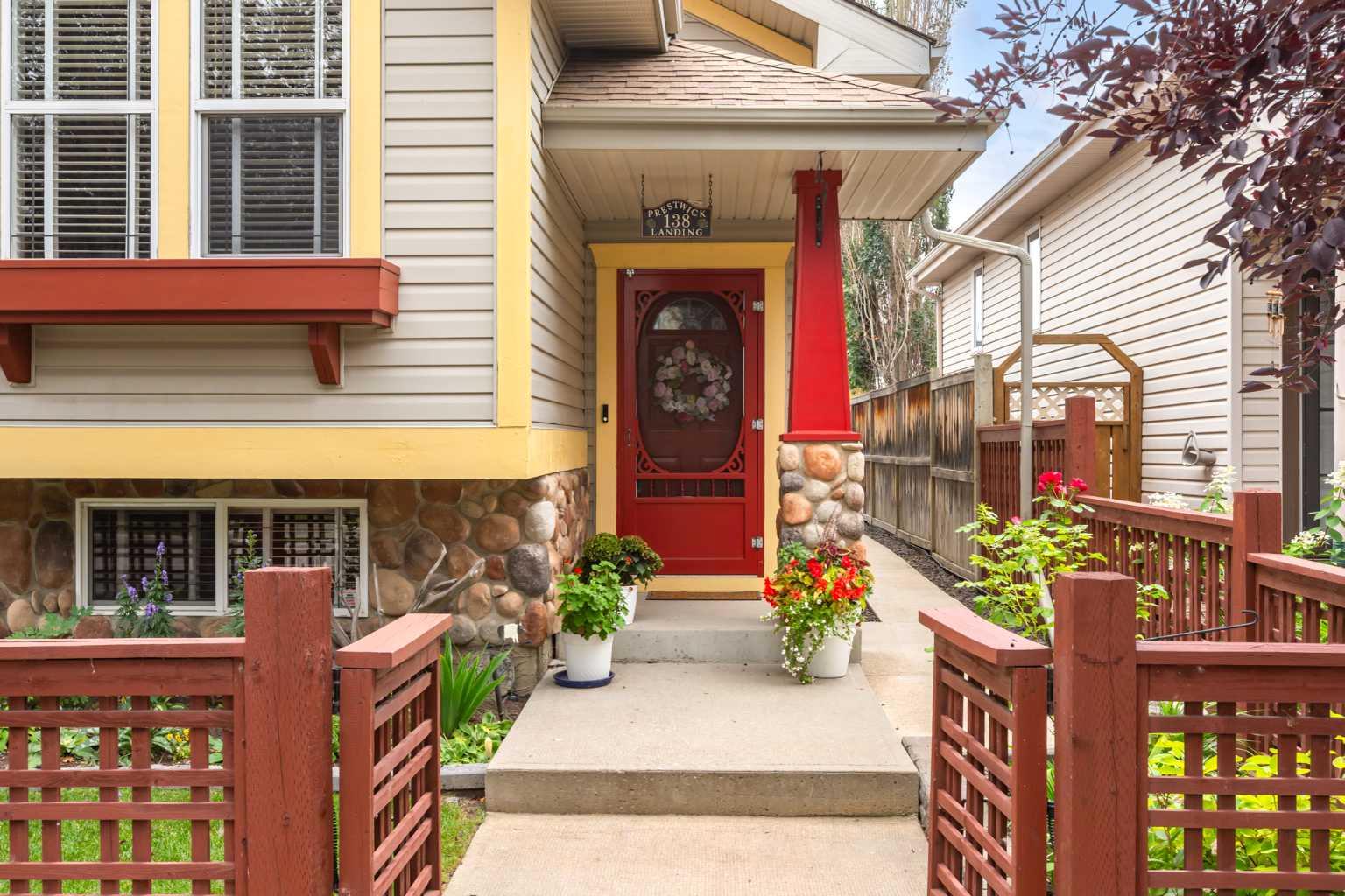 138 Prestwick Lndg SE, Calgary, AB T2Z 3S4