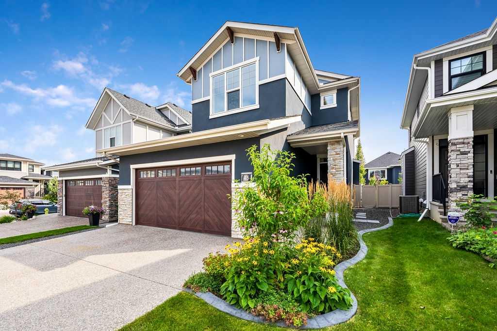 45 W Grove Way SW, Calgary, AB T3H 1Y8