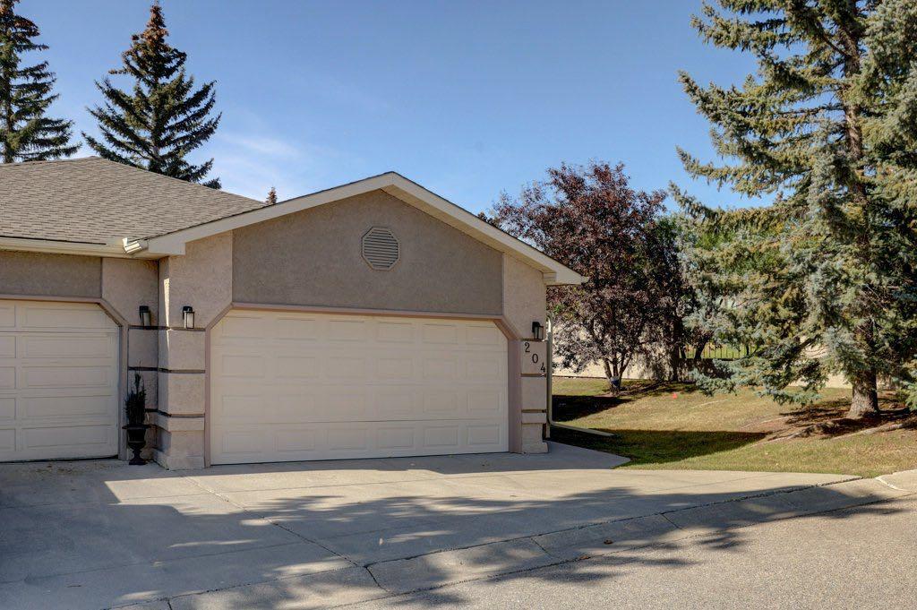 204 Silver Creek Mews NW, Calgary, AB T3B 5L1