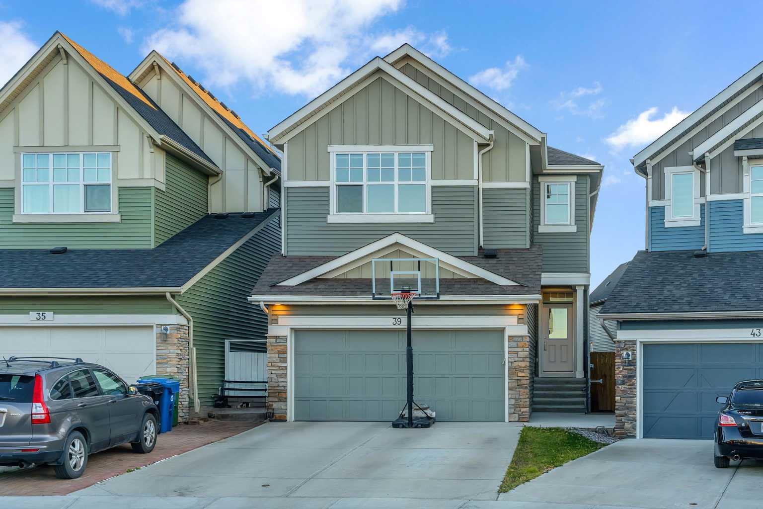 39 Savanna Way NE, Calgary, AB T3J 0Y8