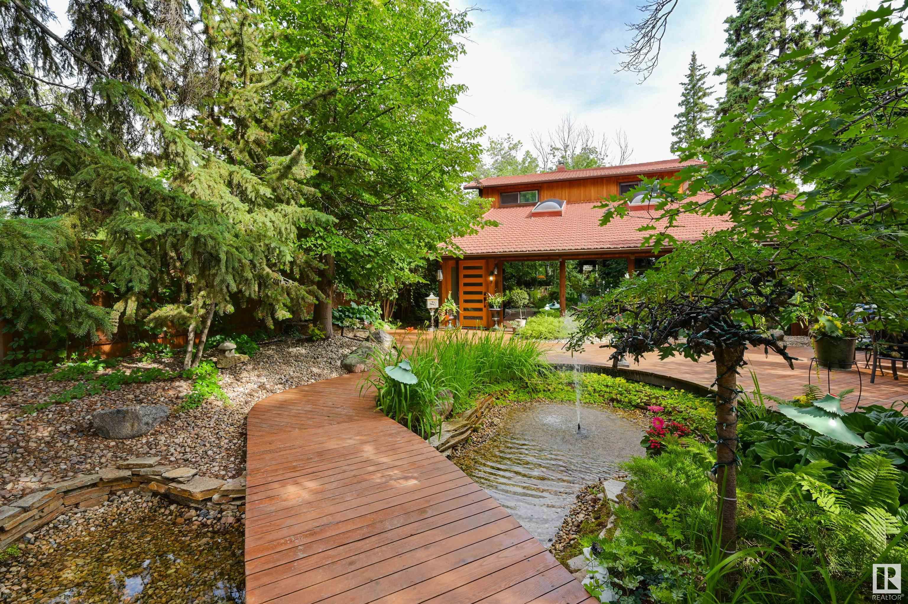14228 Ravine Dr NW, Edmonton, AB T5N 3M2
