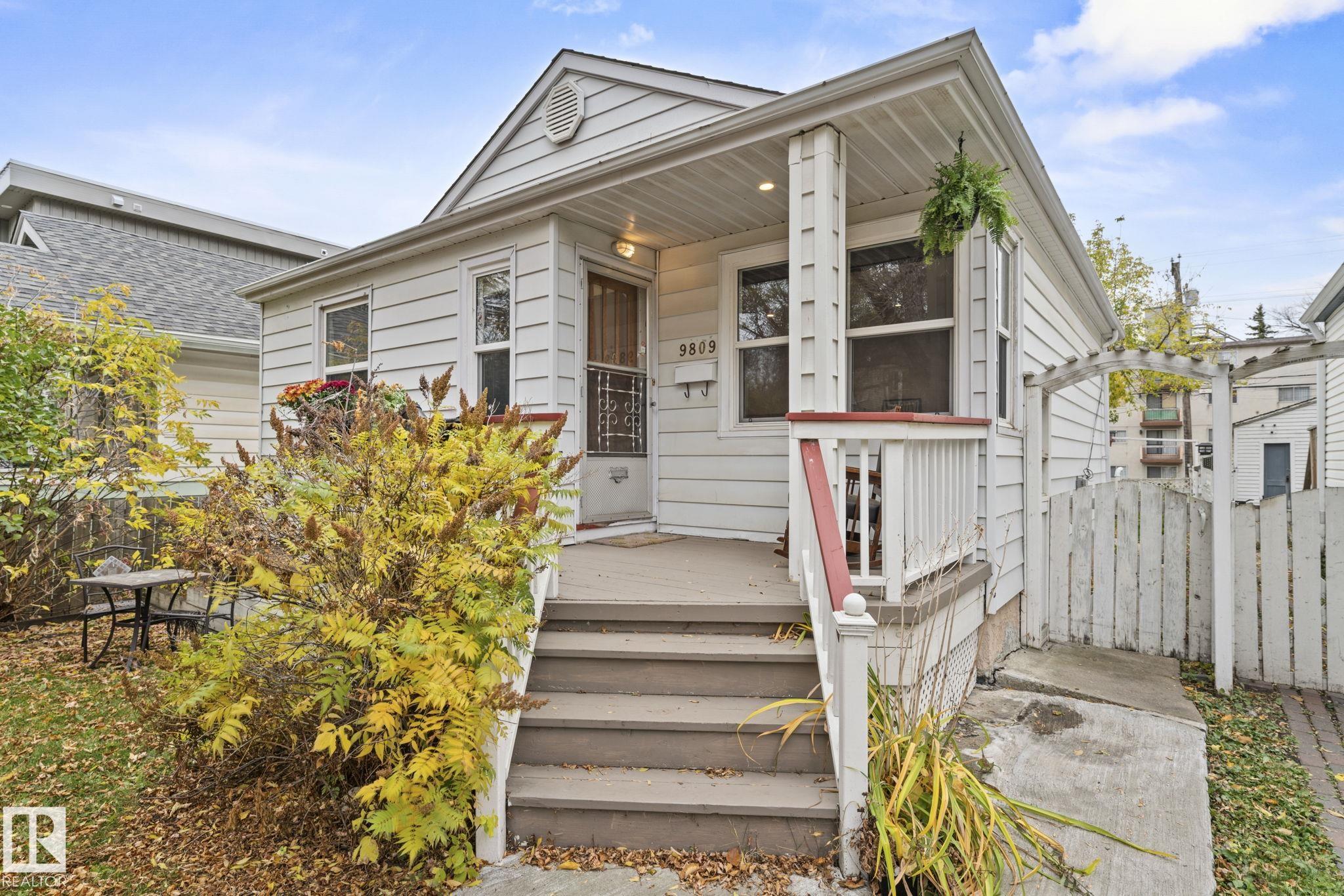 83 Av Nw Unit 9809 Ave, Edmonton, AB T6E 2B8