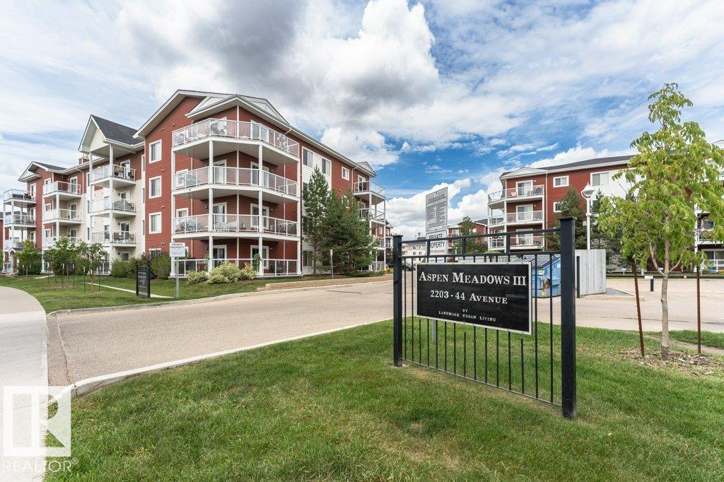 2207 44 Avenue Northwest #304, Edmonton, AB T6T 0T2