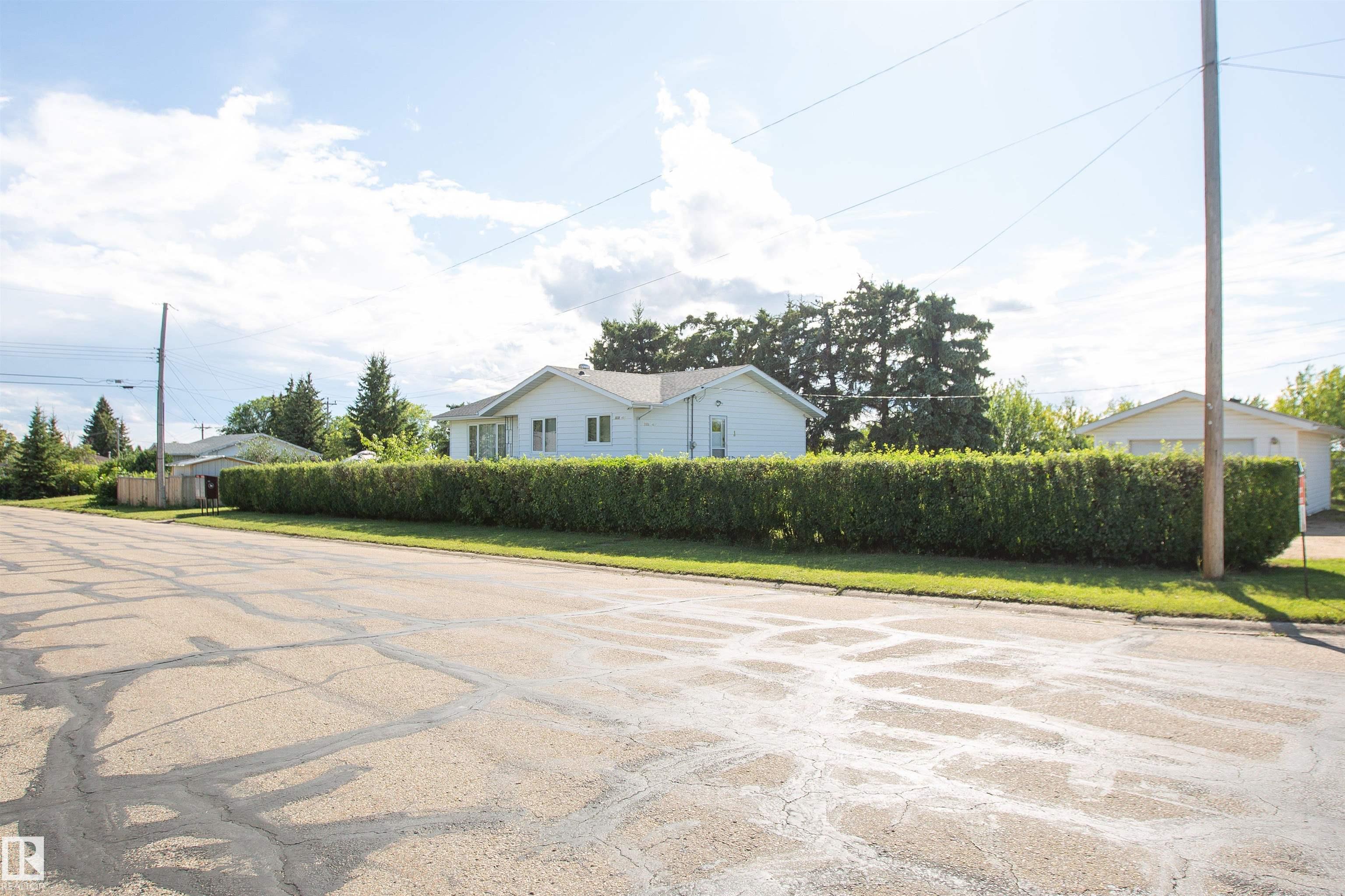 46 St Unit 5530 St, Barrhead, AB T7N 1K6