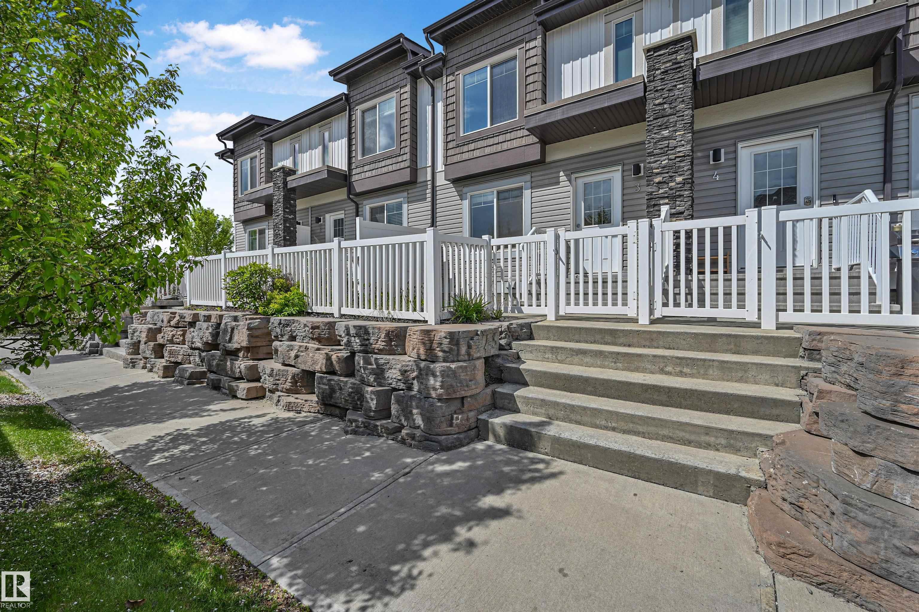 2215 24 Street Northwest #3, Edmonton, AB T6T 1A6